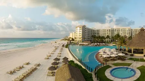 Resort pool at Westin Lagunamar Ocean Resort Villas & Spa